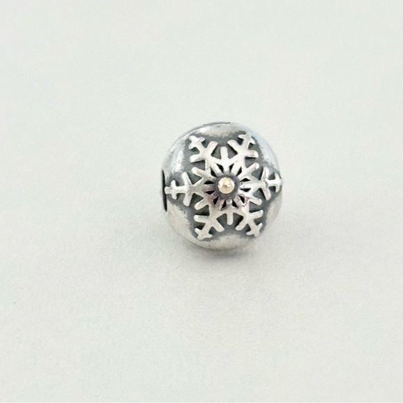 Pandora 925 & 14K Gold 2 Tone Winter Wonderland Snow Flake Rare Clip Charm - Picture 2 of 6